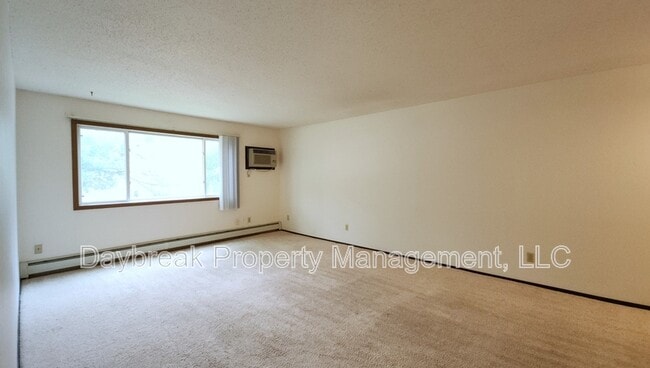 Building Photo - 3024-9 1/2 9 1/2 St N