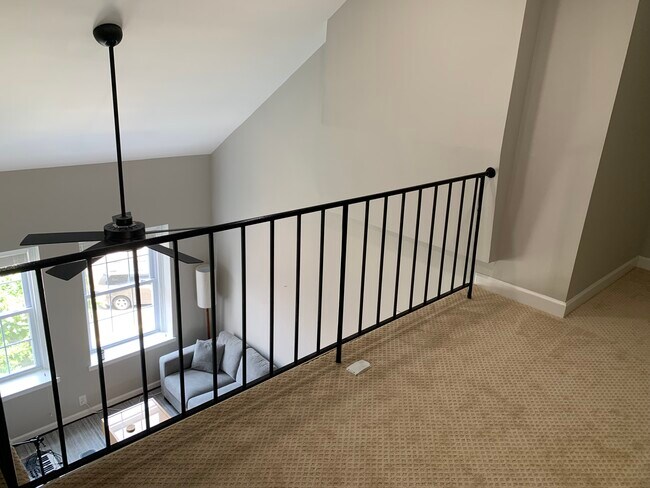 Building Photo - 2 Bed, 1 Bath Condo