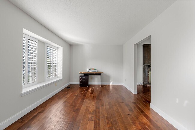 Building Photo - Spacious 4-Bed, 3-Bath Family Home