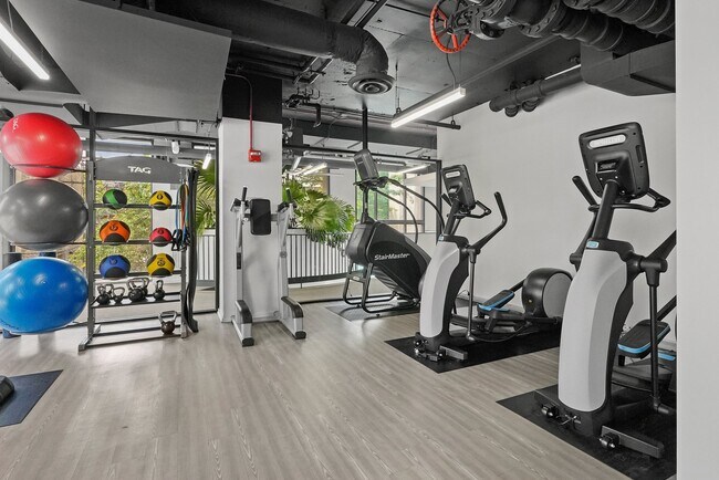 Building Photo - 2020 N Lincoln Park W