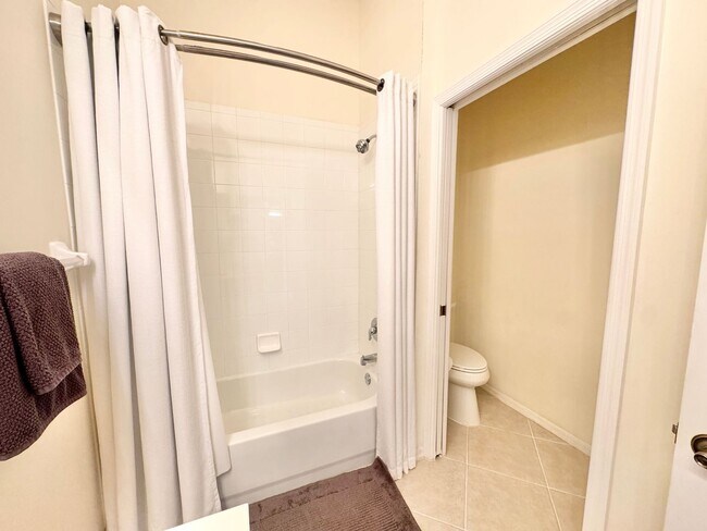 Building Photo - ** FALLING WATERS ** 2 BED / 2 BATH - COND...