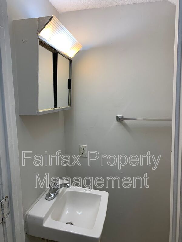 Building Photo - 1419 Cherrycrest Drive