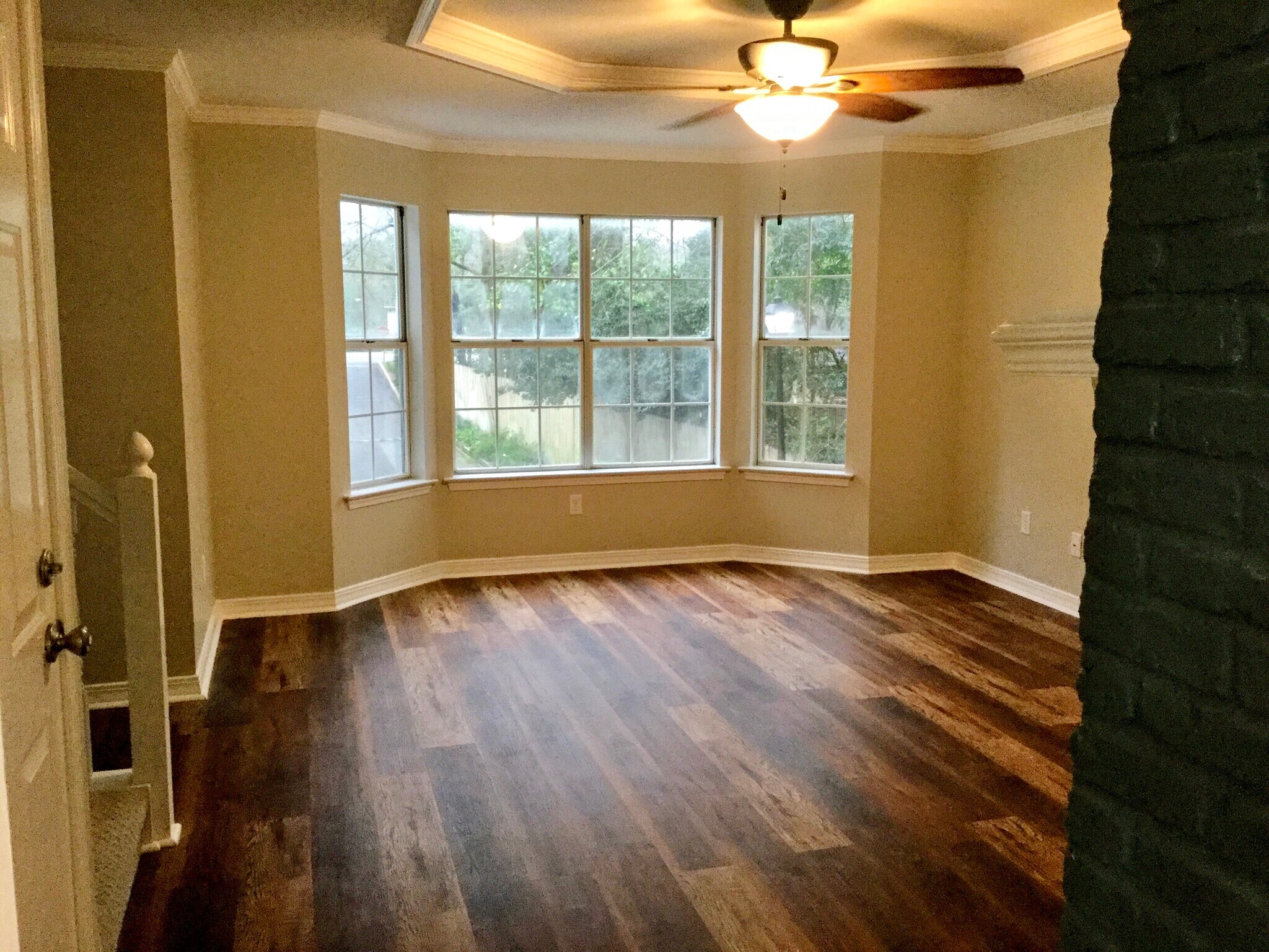 Den - 270 Hillcrest Rd