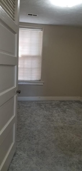 Building Photo - 800 5th St