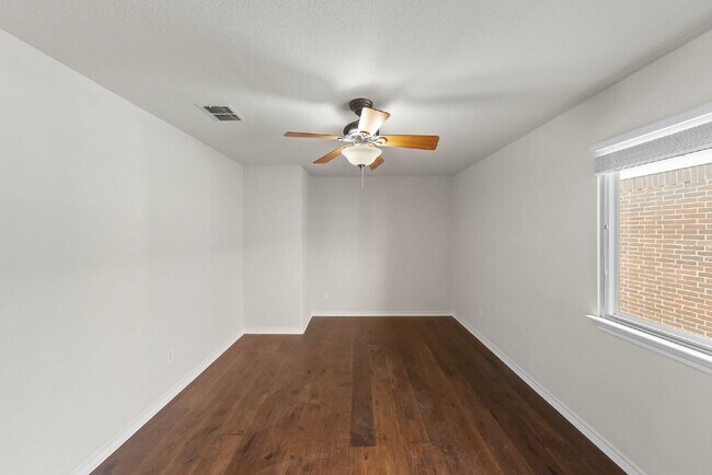 Building Photo - Gated Community - Resort Amenities