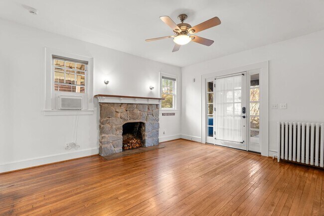 Building Photo - 7413 Maple Ave