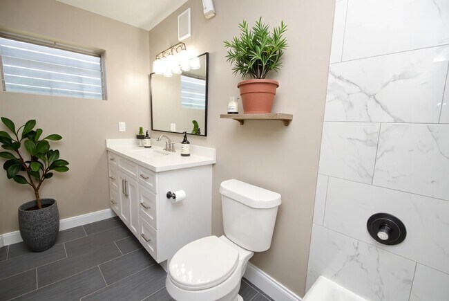 Building Photo - 2515 Yoakum Blvd