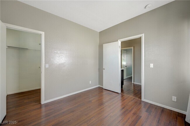 Building Photo - 971 Whispering Grove Ave