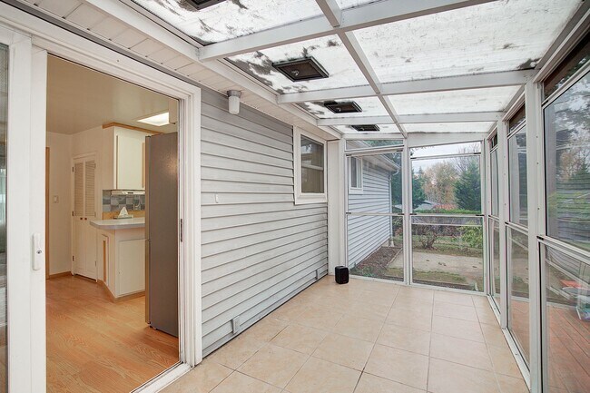 Building Photo - 2bd/1.5ba Redmond Home