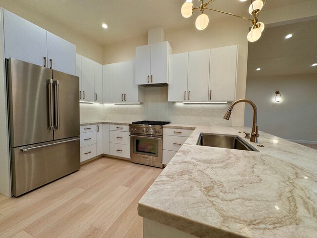 Building Photo - Exquisite Newly Remodeled 3-Bedroom Home i...