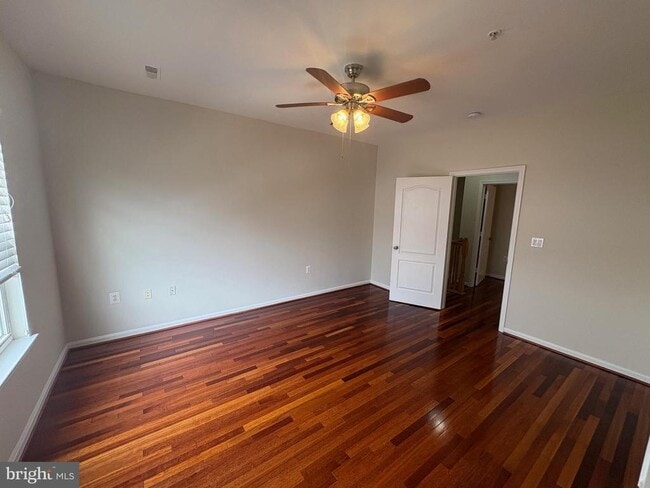 Building Photo - 537 Ensemble Ct