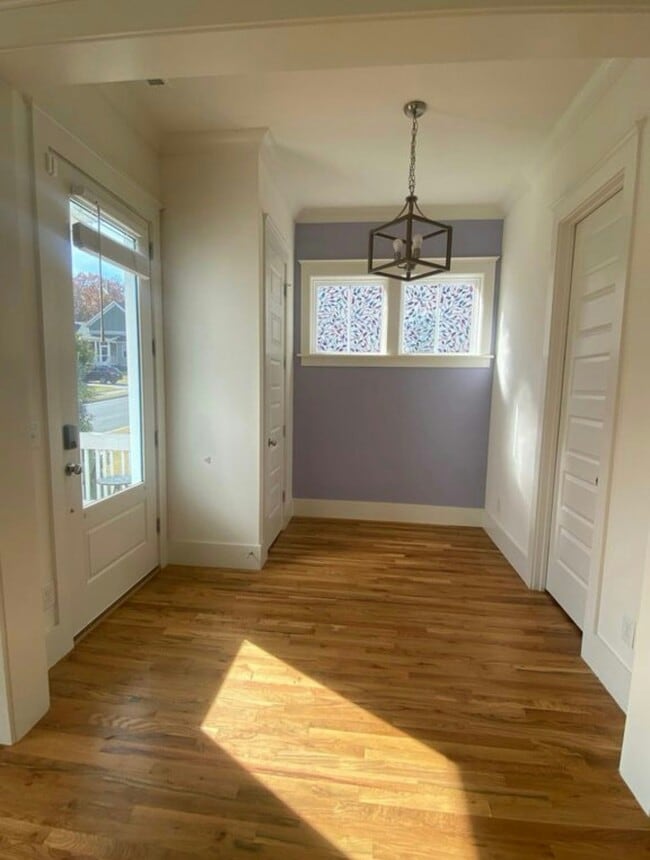 Building Photo - 225 Airlie Dr