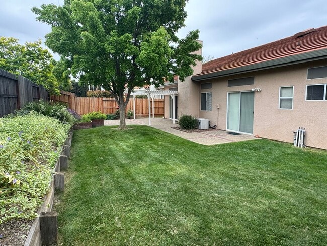 Building Photo - 1422 Lorimer Way
