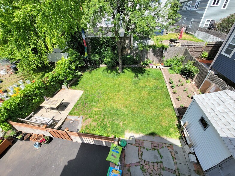 Building Photo - 16 Leyden St