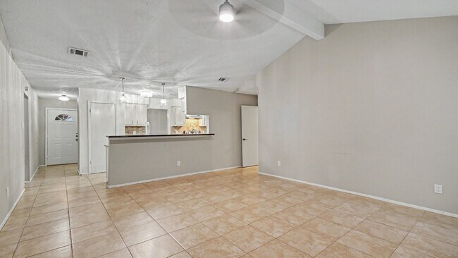 Building Photo - 215 Redbud Cir