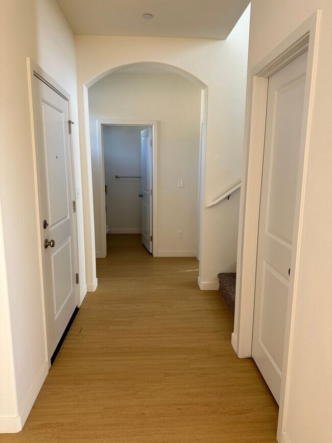 Building Photo - 8900 Brown Hills Dr