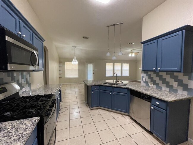 Building Photo - 1412 Firebush Dr