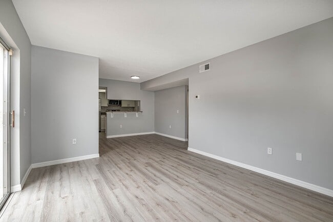 Building Photo - 629 Ridge Club Dr