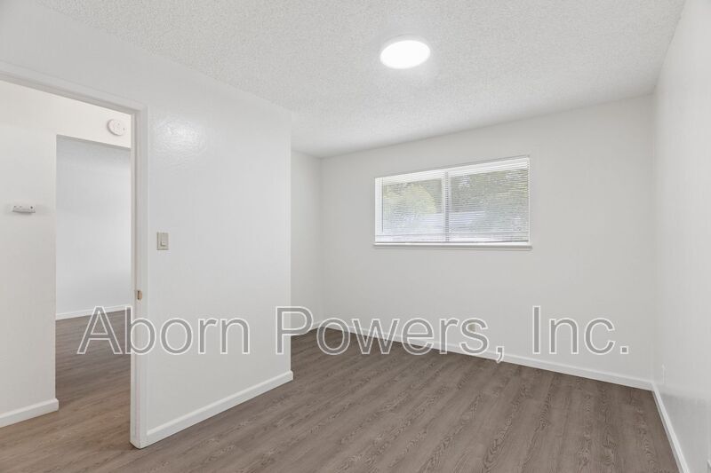 Building Photo - 2807-2813 Manor Dr