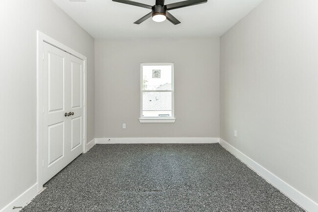Building Photo - 3547 Dreyfus St