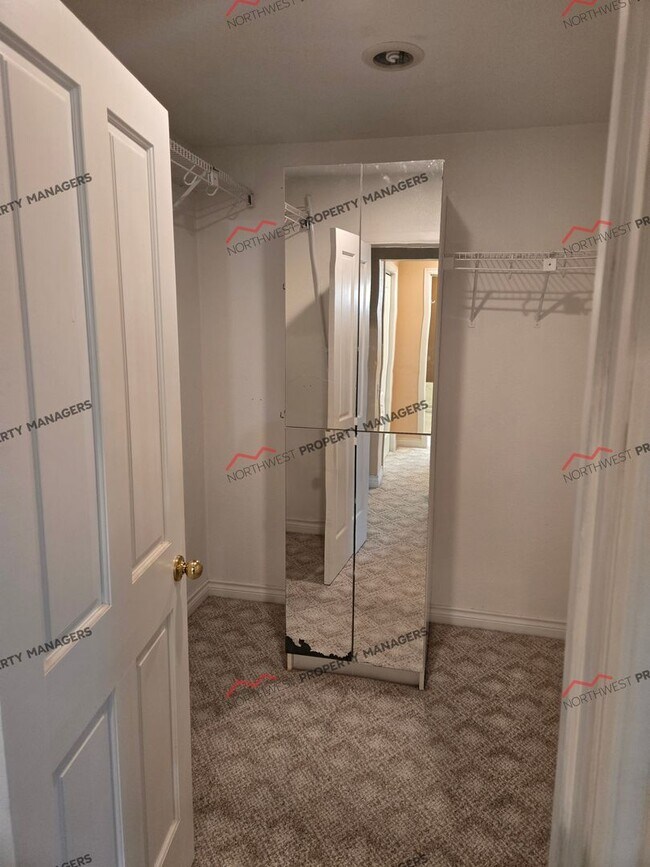 Building Photo - STATUS: *AVAILABLE* R285 | $2595 + $100 for well/septic maintenance