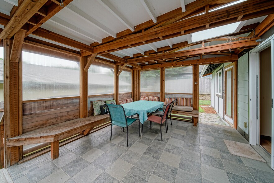 Building Photo - 312 S Nebraska St