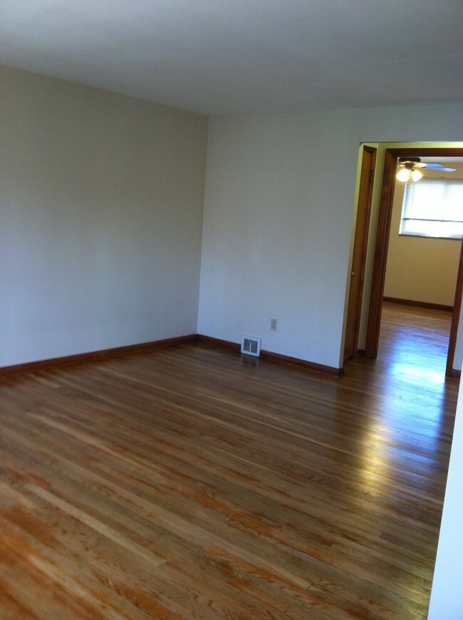 Building Photo - 130 Lacrosse St