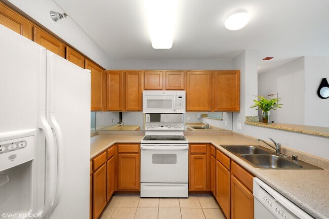 Building Photo - 345 N La Salle Dr