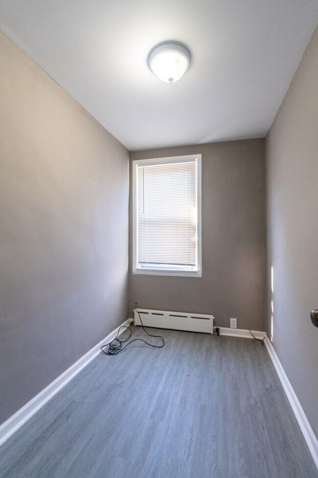 Building Photo - Elmwood Park area newly renovated 3 bedroom