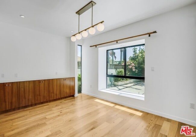 Building Photo - 3641 Greenwood Ave