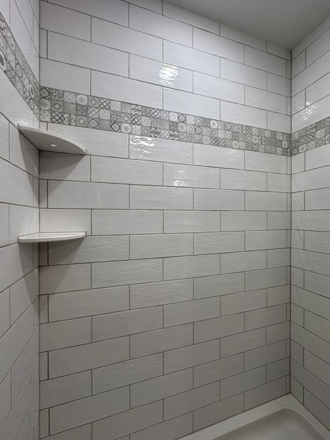 Building Photo - Fully Furnished & All-Inclusive Loft in Do...