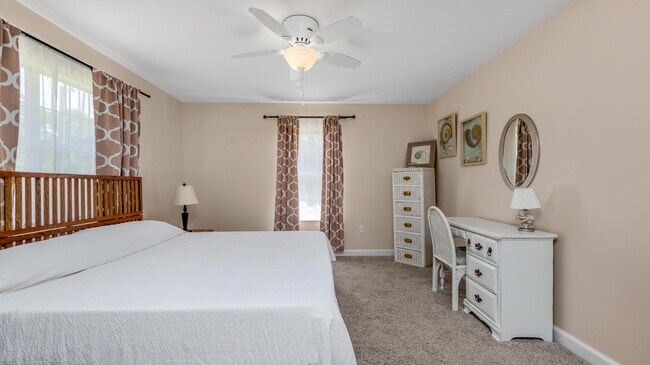 Building Photo - 5230 Soundside Dr