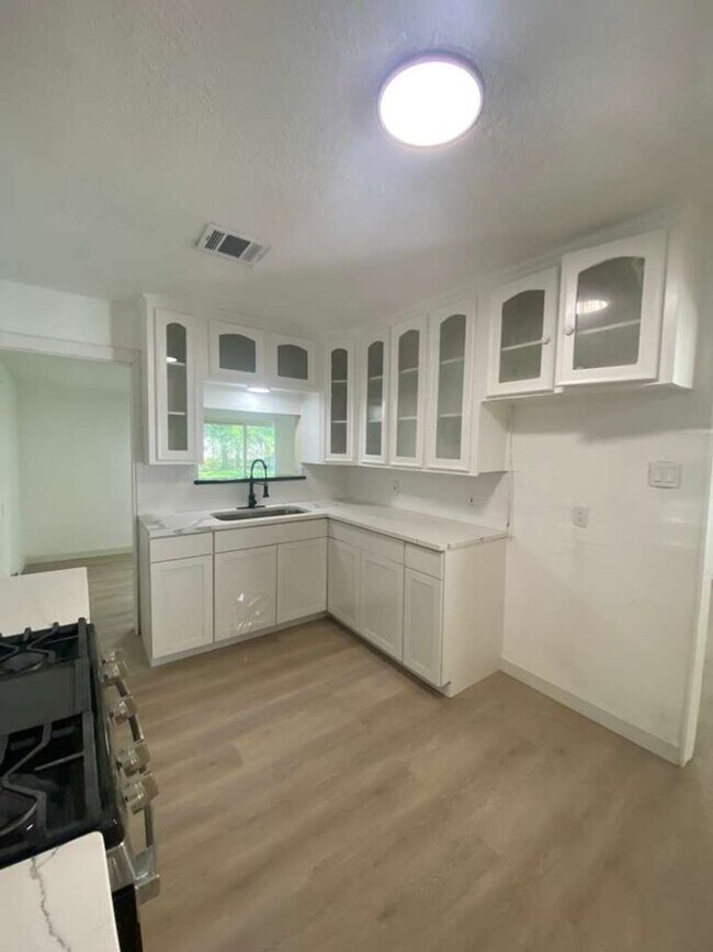 Building Photo - BEAUTIFUL HOME IN HOUSTON. MOVE IN READY!.