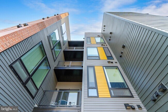 Building Photo - 6910 Ridge Ave