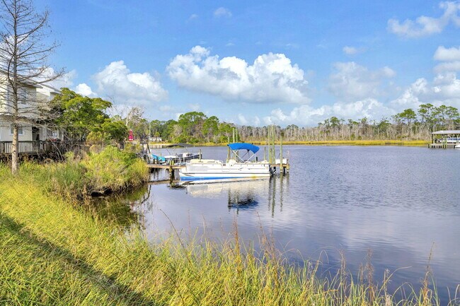 Building Photo - 200 White St