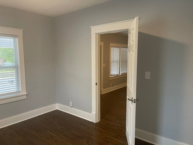 Building Photo - 1805 Heiman St