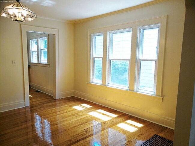 Building Photo - 231 Fellows Ave