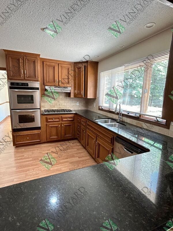 Building Photo - 115 Nesbit Ferry Pl