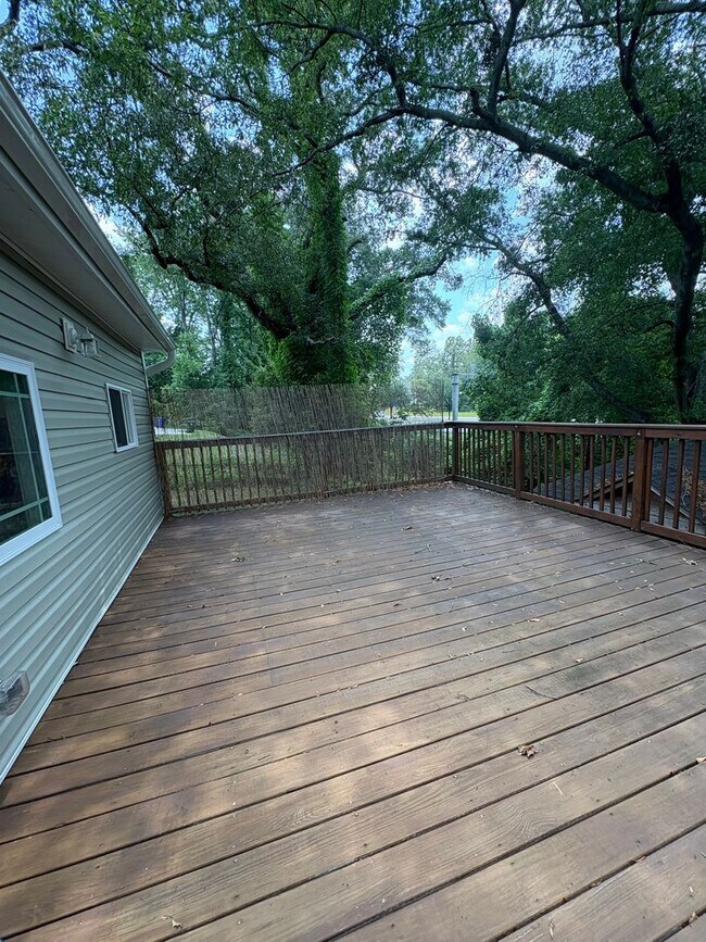Building Photo - 3 Bedroom 2 Bath Home in Greenville