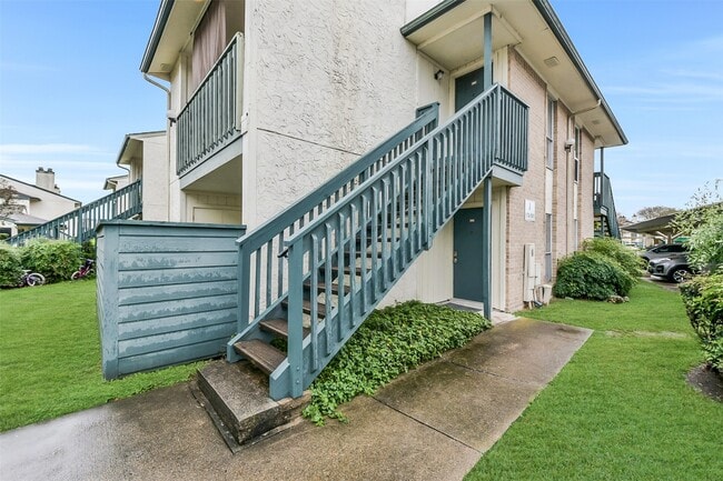 Building Photo - 250 El Dorado Blvd