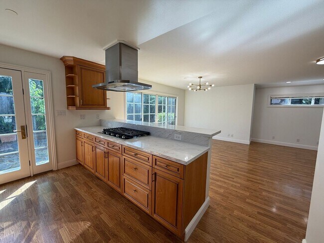 Building Photo - ? Elegant & Expansive Redwood City Home – ...