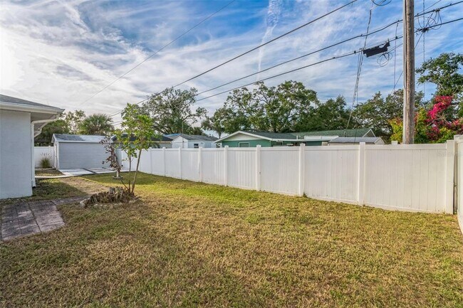 Building Photo - 500 Randolph Rd