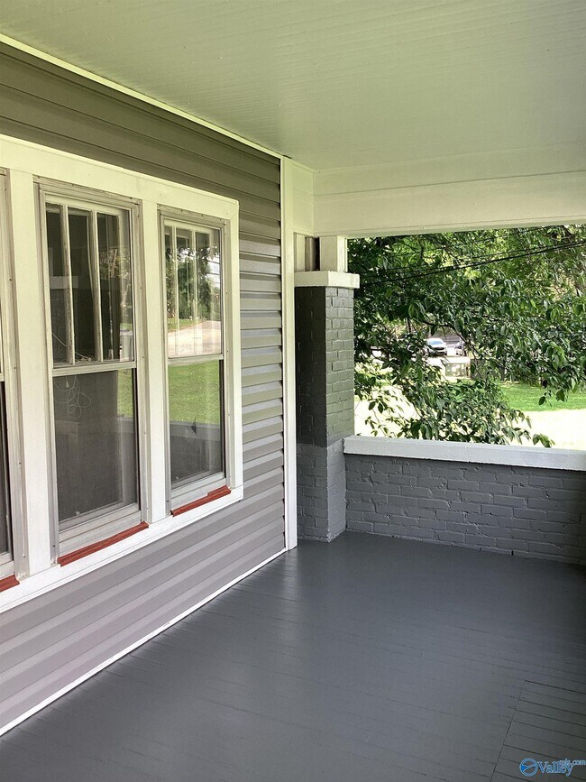 Building Photo - 2404 Whitesburg Dr