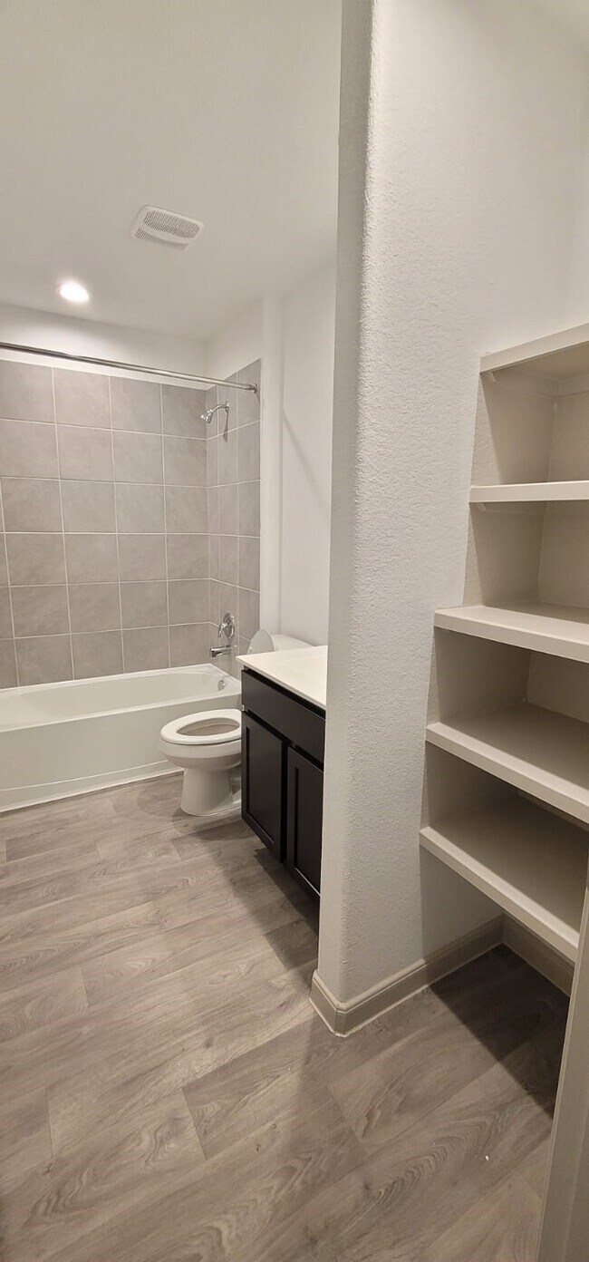 Building Photo - 1514 Maple Rdg Dr