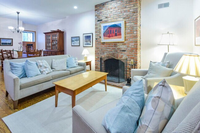 Primary Photo - 1127 Independence Ave SE