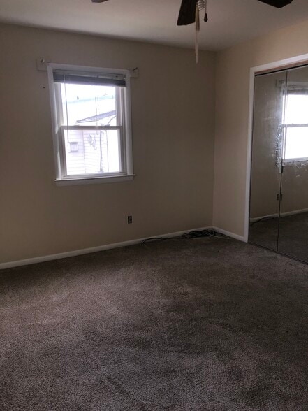 BEDROOM - 5112 Hollywood Rd