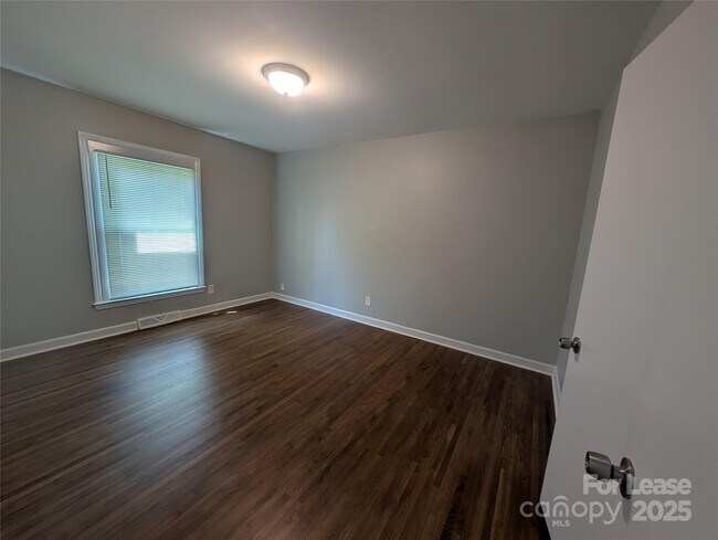 Building Photo - 5713 Barrington Dr