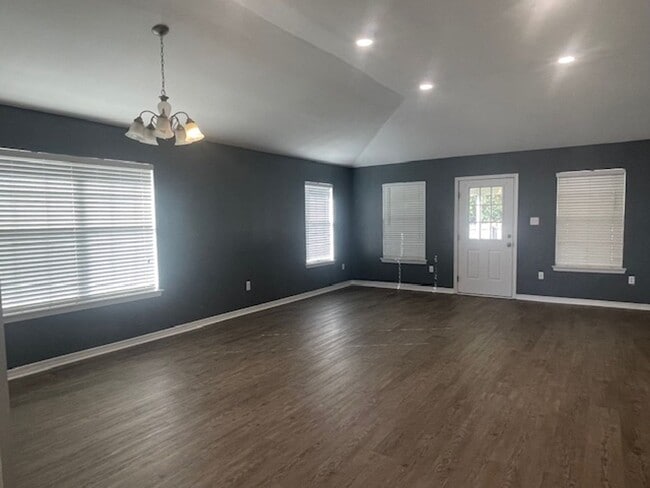 Building Photo - 3 bed 2 bath In Gulfport