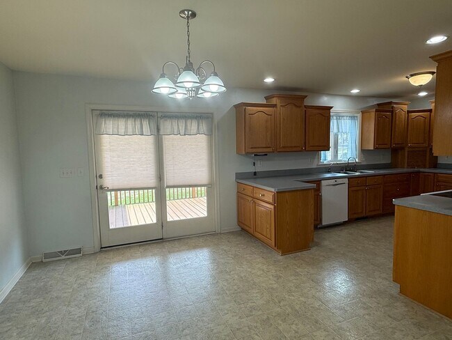 Building Photo - For Rent 3 bed / 2.5 bathrooms | attached 2 car-garage plus detached 2 car-garage on a 1.52-acre ...