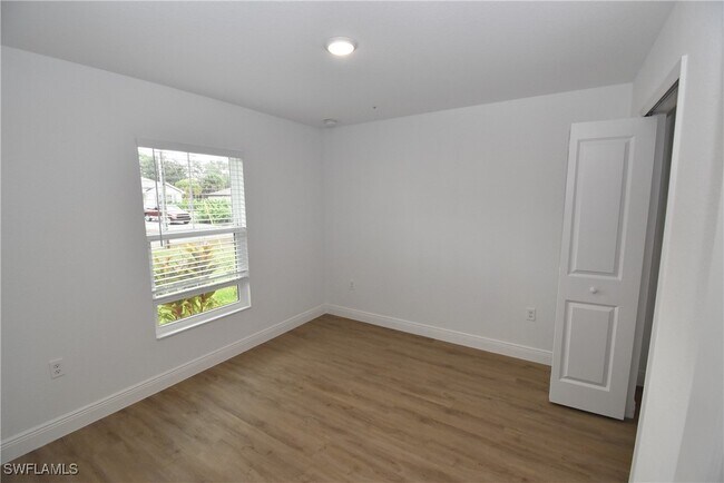 Building Photo - 4553 Midland St